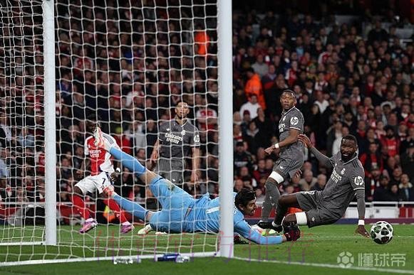 库尔图瓦本场9次扑救、预期扑出0.86球 获评8.9分